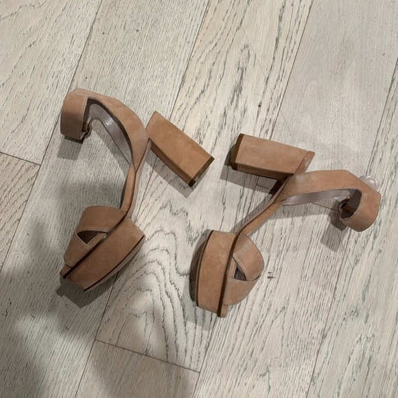 Brand new Stuart weitzman nude suede ankle strap heels 6 - Picture 2 of 4